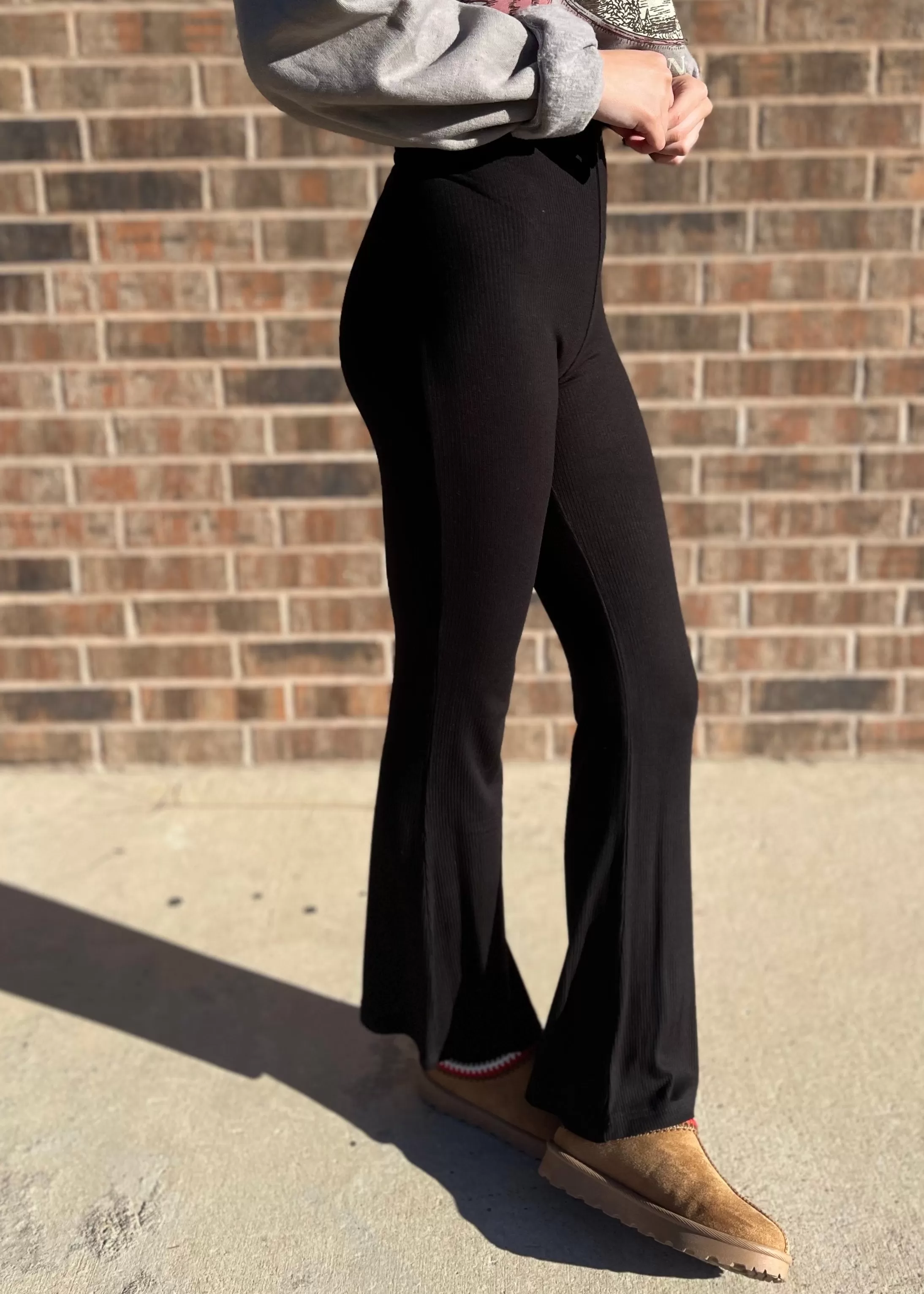 Bila Your Basic Flare Pants | Black