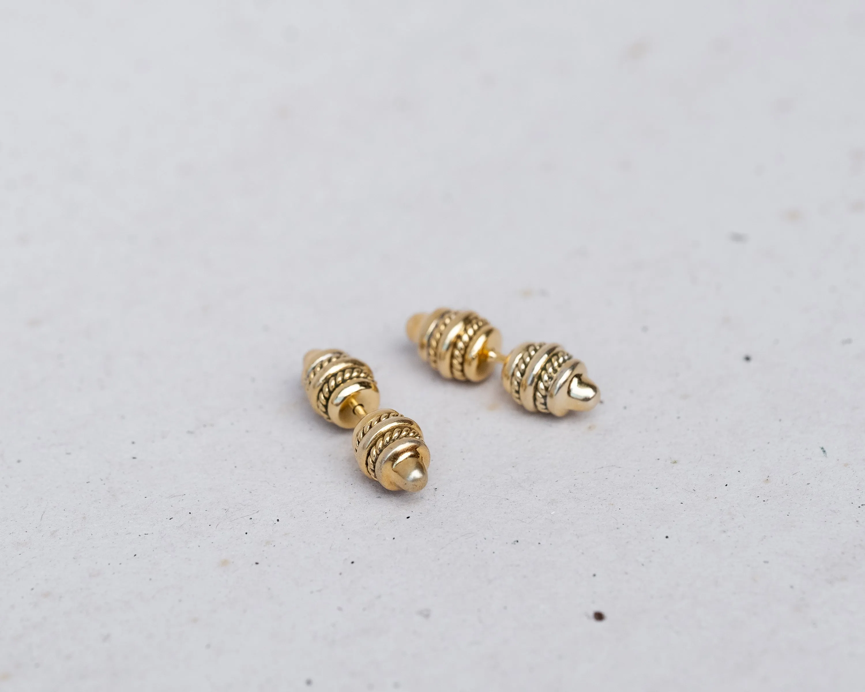 Golden stud earring / DOUBLE