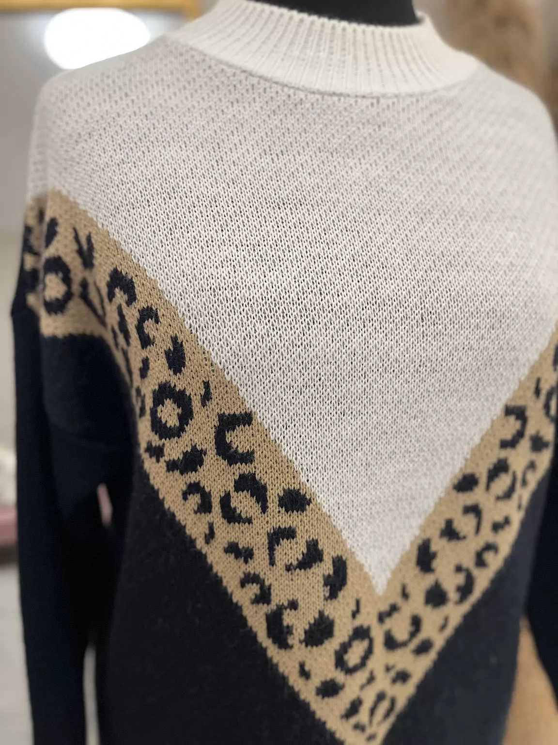 Leopard V Jumper Ribby