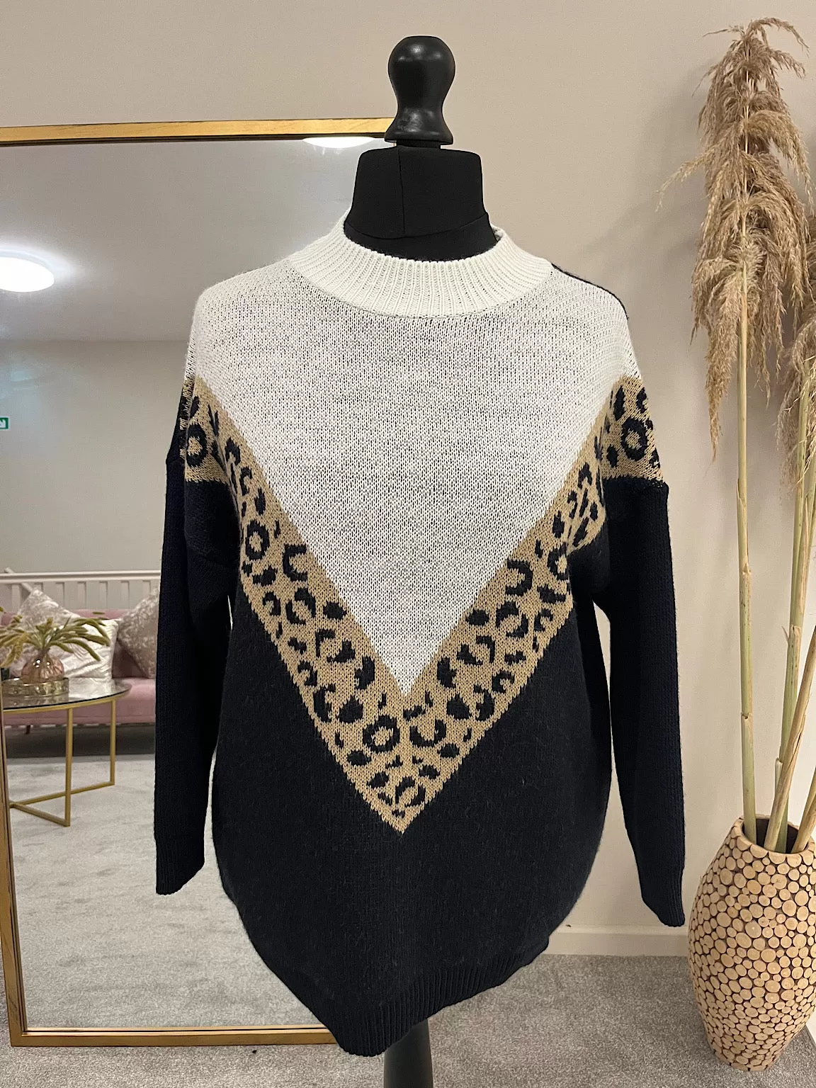 Leopard V Jumper Ribby