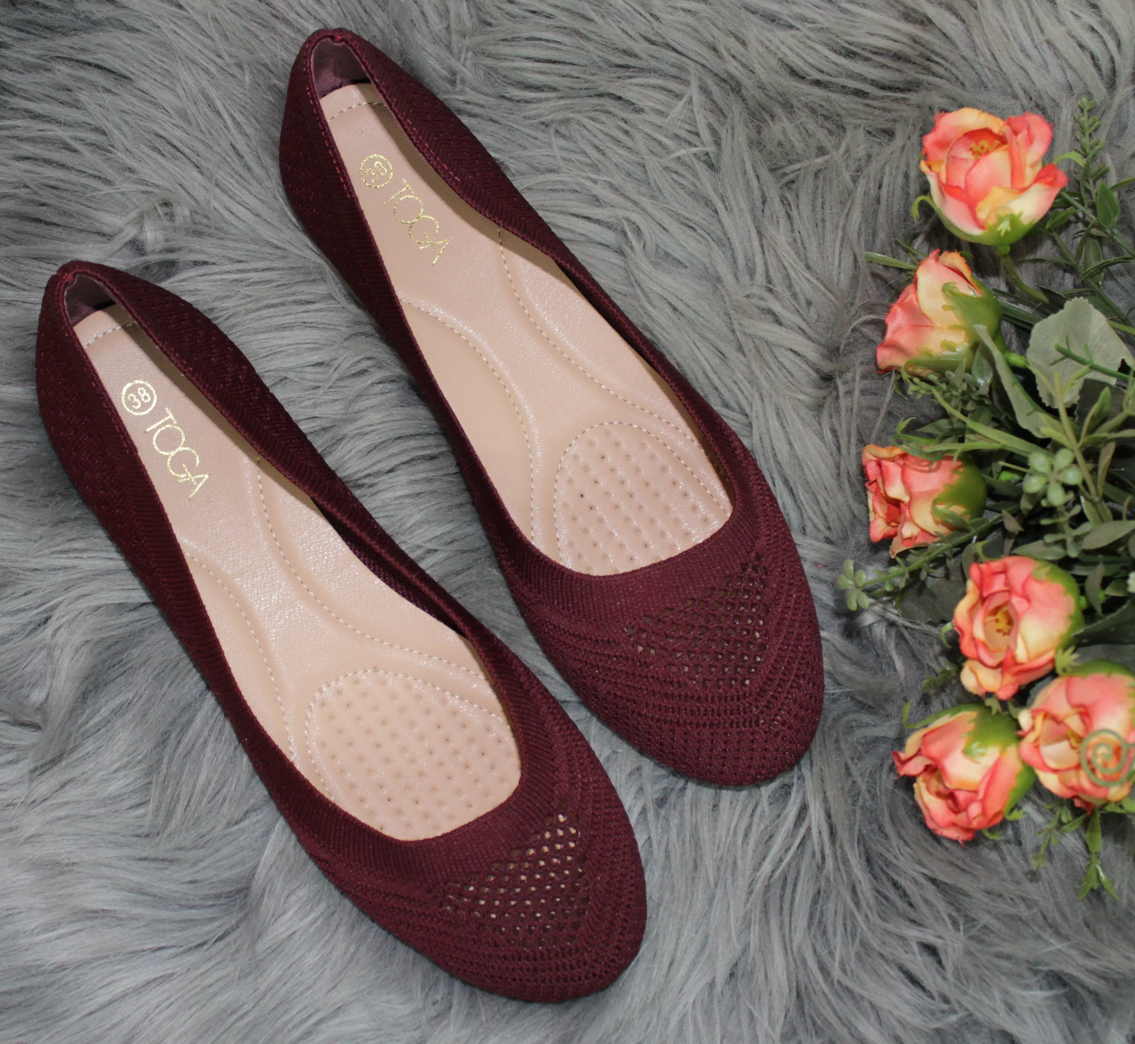 Round toe flat shoes