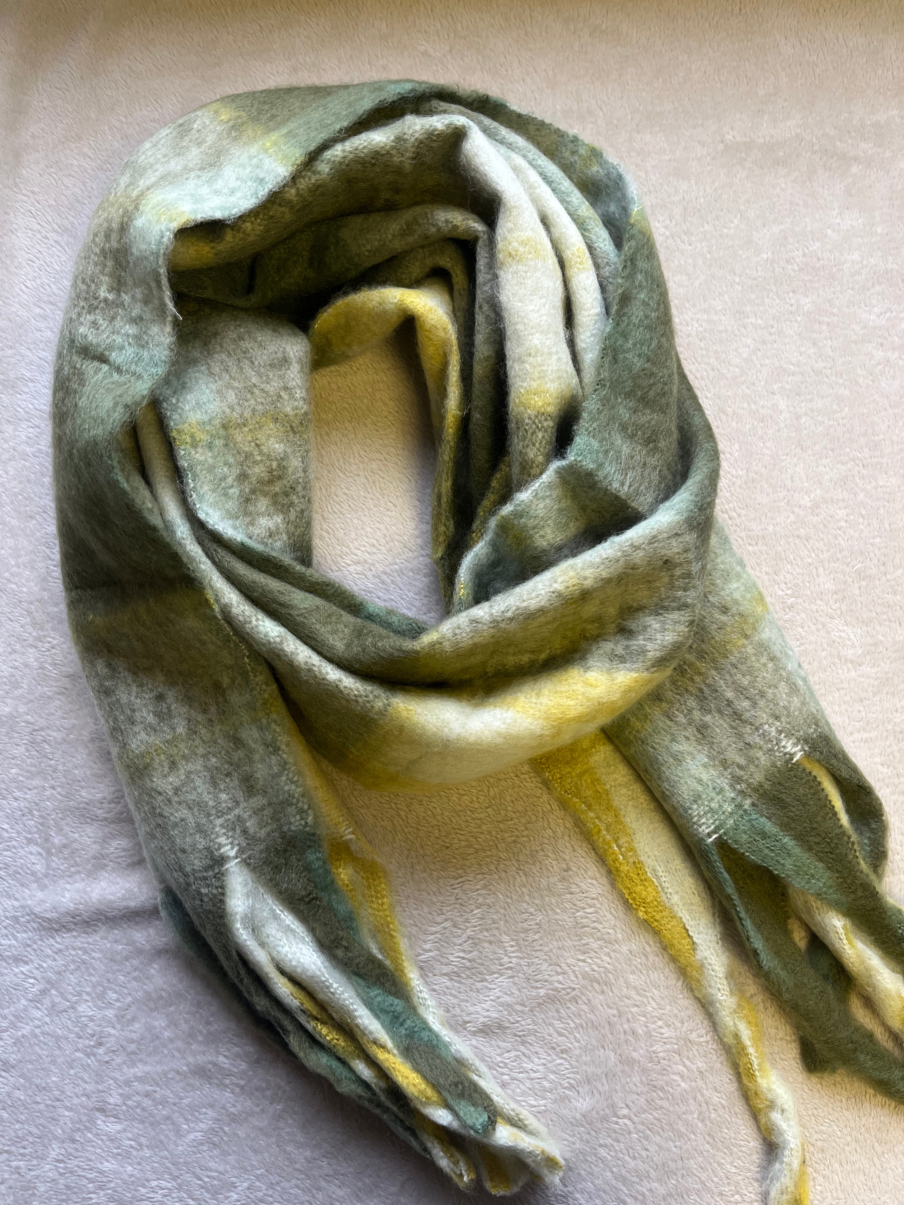 Winter Warmer Tassel Scarf > Green