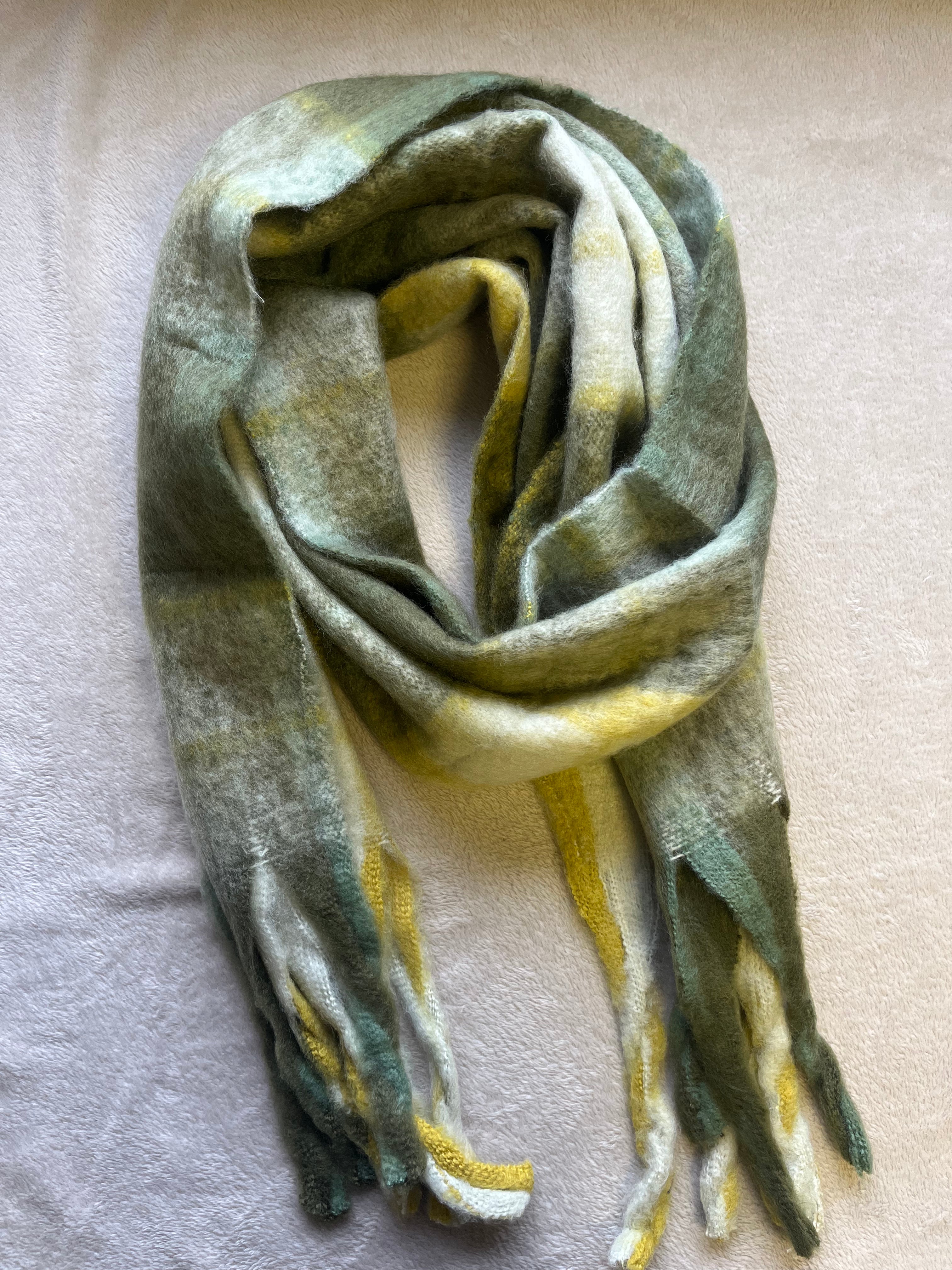 Winter Warmer Tassel Scarf > Green